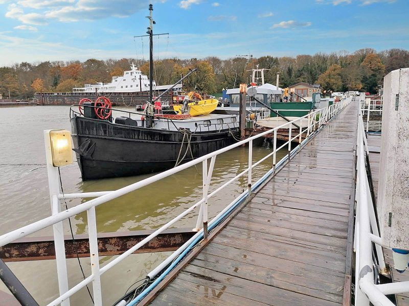 Luxemotor with 44 year MOORING LICENCE
